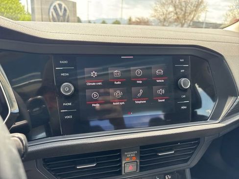 Certified 2022 Volkswagen Jetta SEL FWD image 23