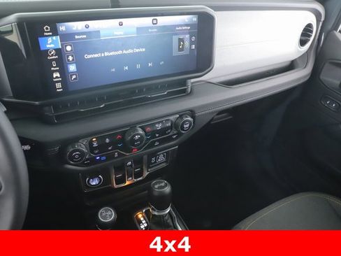 Used 2025 Jeep Wrangler Unlimited Sahara image 24