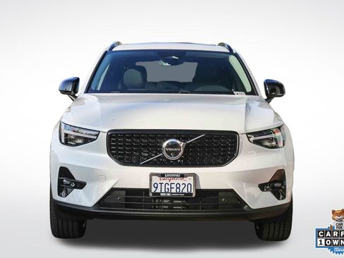 Certified 2025 Volvo XC40 B5 Ultra image 2