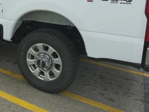 Used 2023 Ford F250 XLT w/ FX4 Off-Road Package AWD/4WD image 10