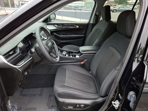 Used 2023 Jeep Grand Cherokee Laredo image 14