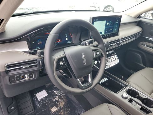 New 2026 Lincoln Corsair Premiere image 13