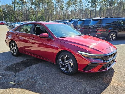 Used 2025 Hyundai Elantra SEL FWD image 1