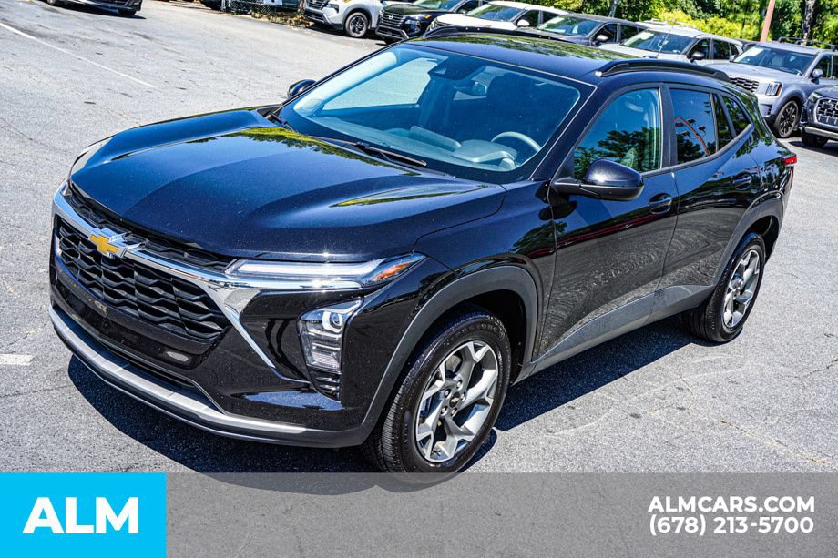 Used 2025 Chevrolet Trax LT FWD image 14