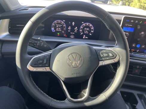 Certified 2026 Volkswagen Tiguan SE FWD image 15