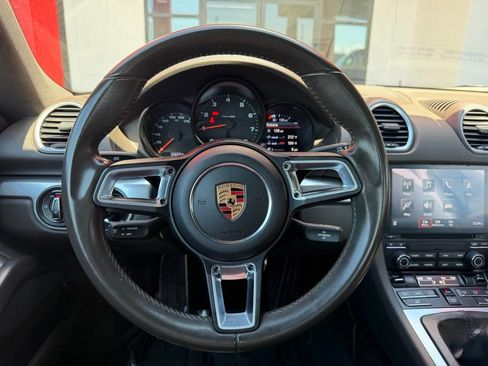 Used 2018 Porsche 718 Cayman RWD image 17