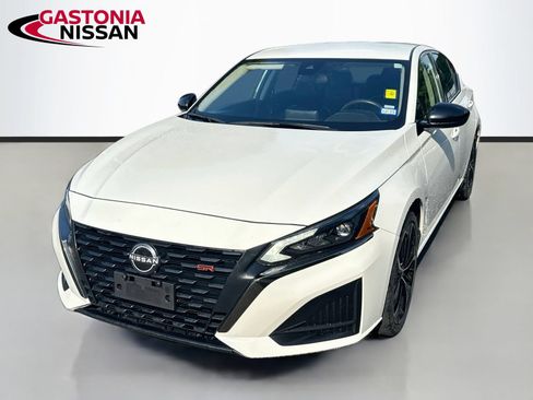 Used 2024 Nissan Altima 2.5 SR FWD image 2