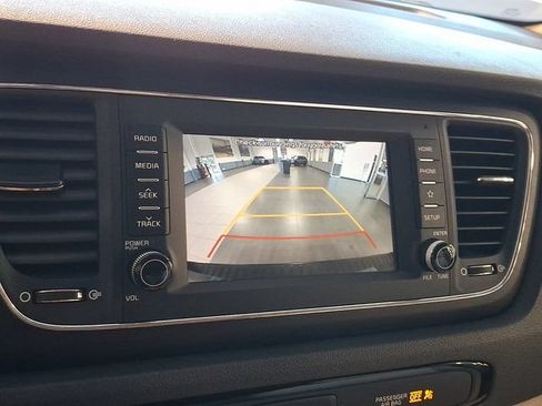 Used 2019 Kia Sedona LX FWD image 19