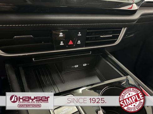 Used 2025 Volkswagen Atlas SE AWD/4WD image 24