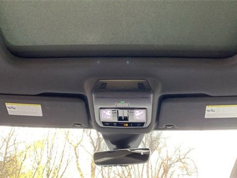 New 2026 Volkswagen Atlas Cross Sport SE image 24