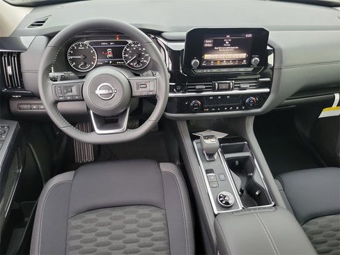 New 2025 Nissan Pathfinder SV w/ SV Premium Package image 4