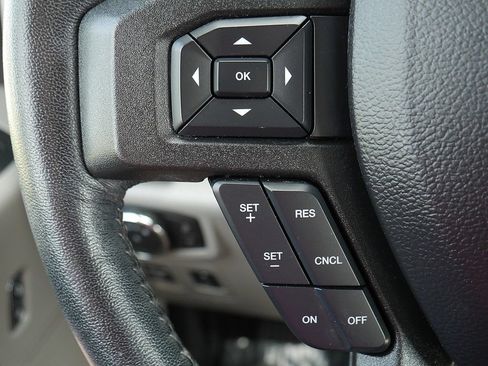 Used 2020 Ford F150 XLT w/ Equipment Group 302A Luxury AWD/4WD image 33