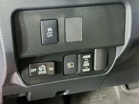 Used 2020 Toyota Tacoma TRD Off-Road image 10