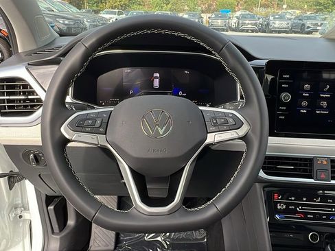 New 2025 Volkswagen Taos SE image 29