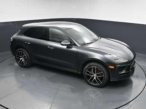 Certified 2025 Porsche Macan AWD/4WD image 22