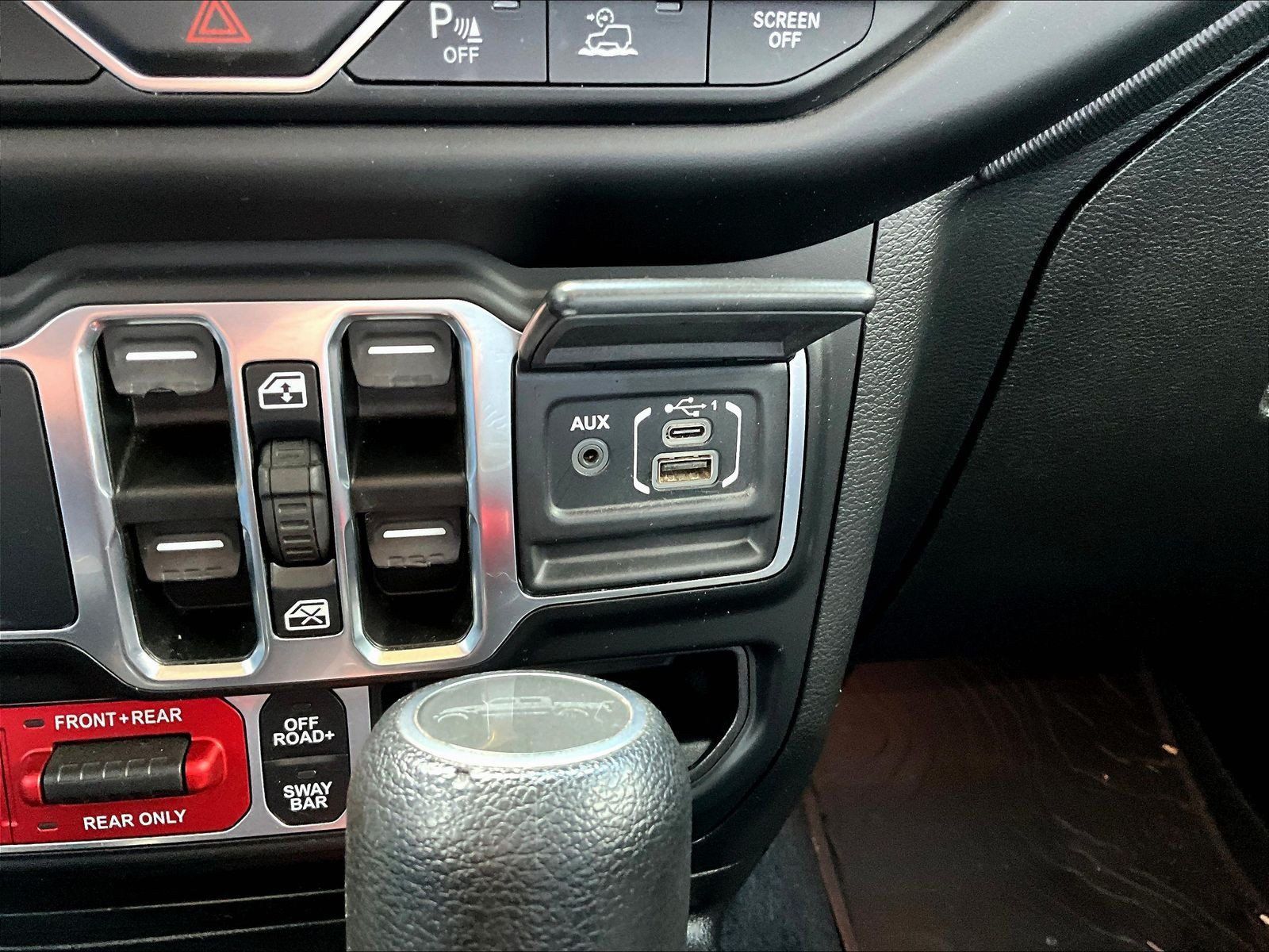 Used 2021 Jeep Gladiator Rubicon AWD/4WD image 17