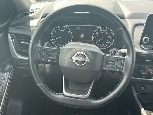 Used 2025 Nissan Rogue SV FWD image 22