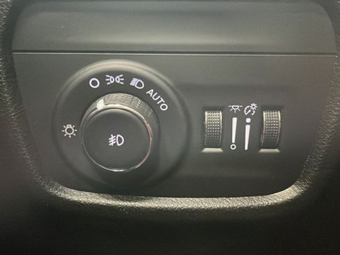 Used 2023 Jeep Grand Cherokee L Limited AWD/4WD image 32