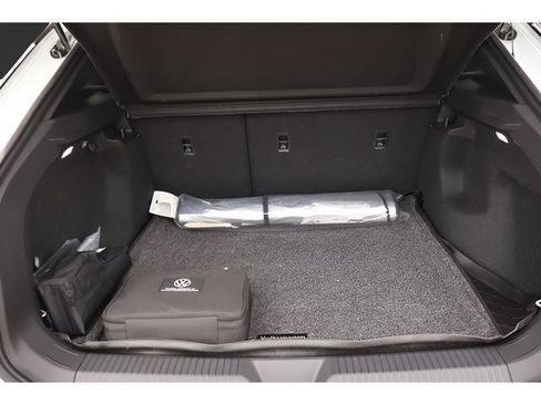 Certified 2025 Volkswagen ID.4 Pro RWD image 19