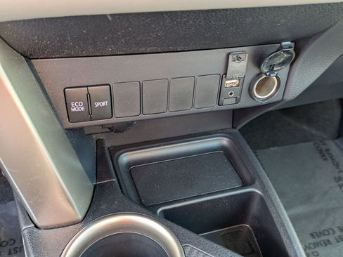 Used 2015 Toyota RAV4 LE image 24