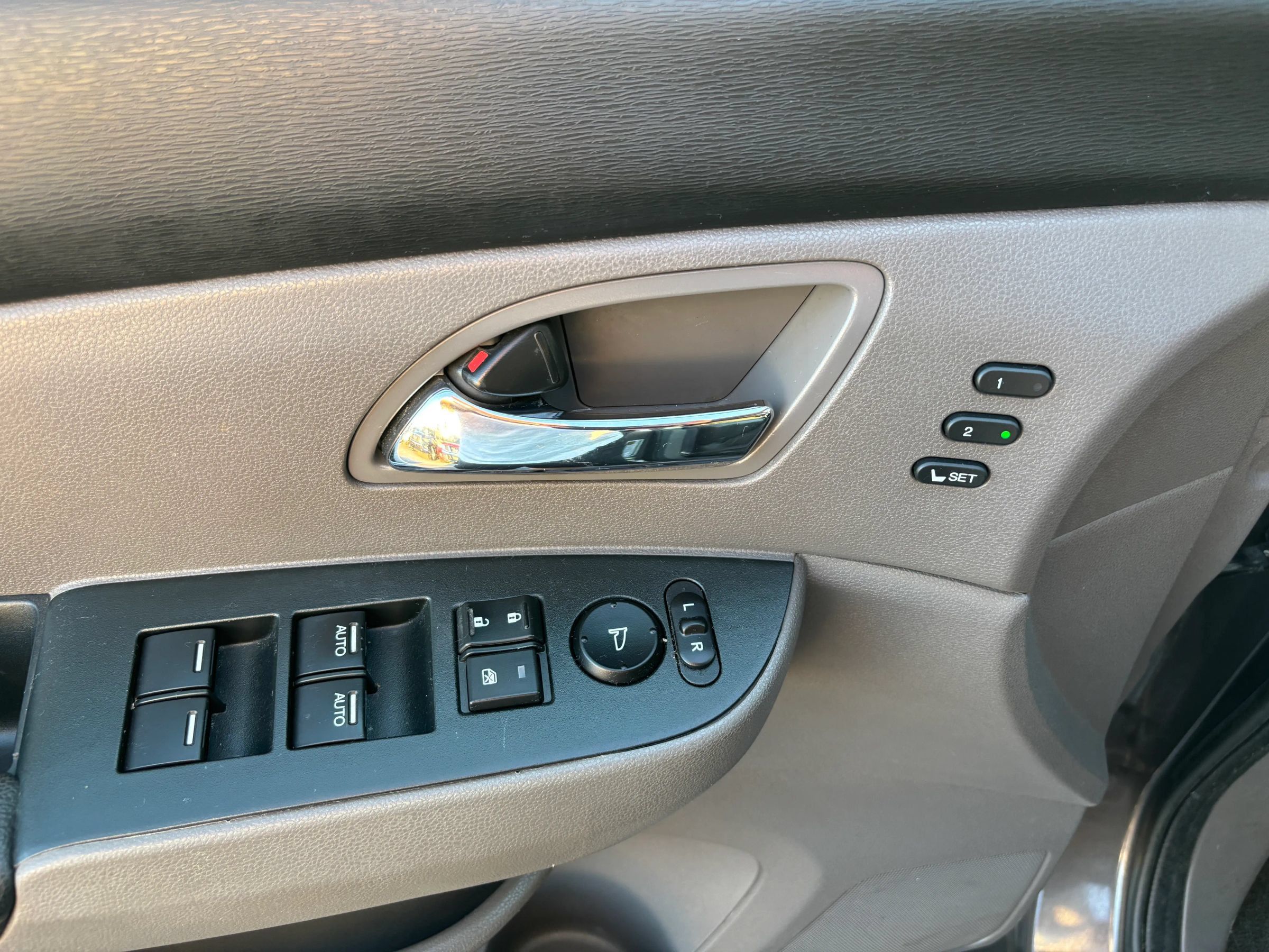 Used 2015 Honda Odyssey Touring Elite image 16