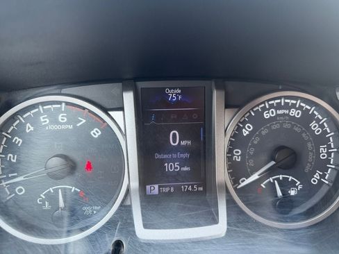 Used 2017 Toyota Tacoma SR5 w/ Tow Package AWD/4WD image 14