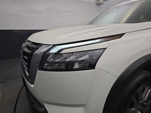 Used 2025 Nissan Pathfinder SV image 14