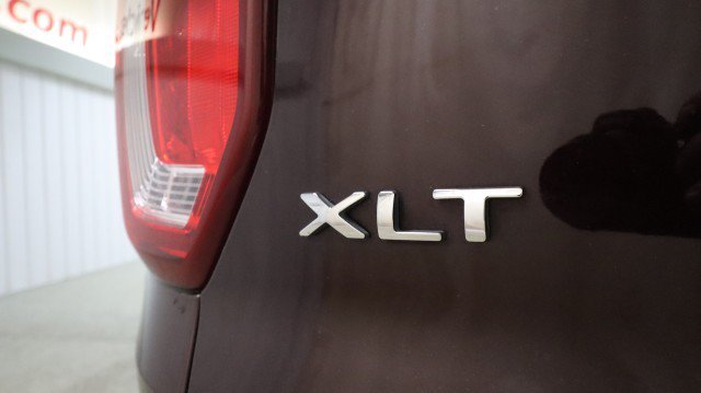 Used 2018 Ford Explorer XLT w/ Equipment Group 202A AWD/4WD image 24