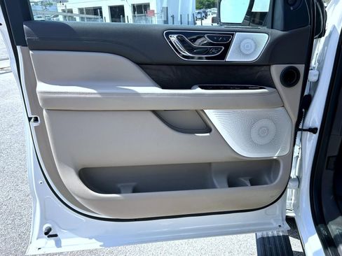 Used 2022 Lincoln Navigator L Reserve AWD/4WD image 9