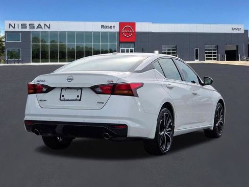 Certified 2025 Nissan Altima 2.5 SR AWD/4WD image 3