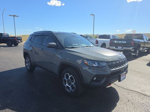 Used 2022 Jeep Compass Trailhawk w/ Trailhawk Convenience Group AWD/4WD image 3