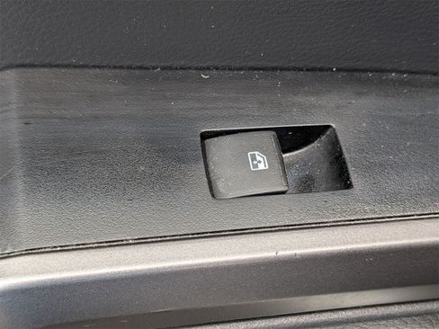 Used 2023 Toyota Tacoma TRD Off-Road image 28