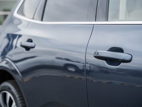 Used 2023 Volvo XC60 B5 Ultimate w/ Climate Package image 16