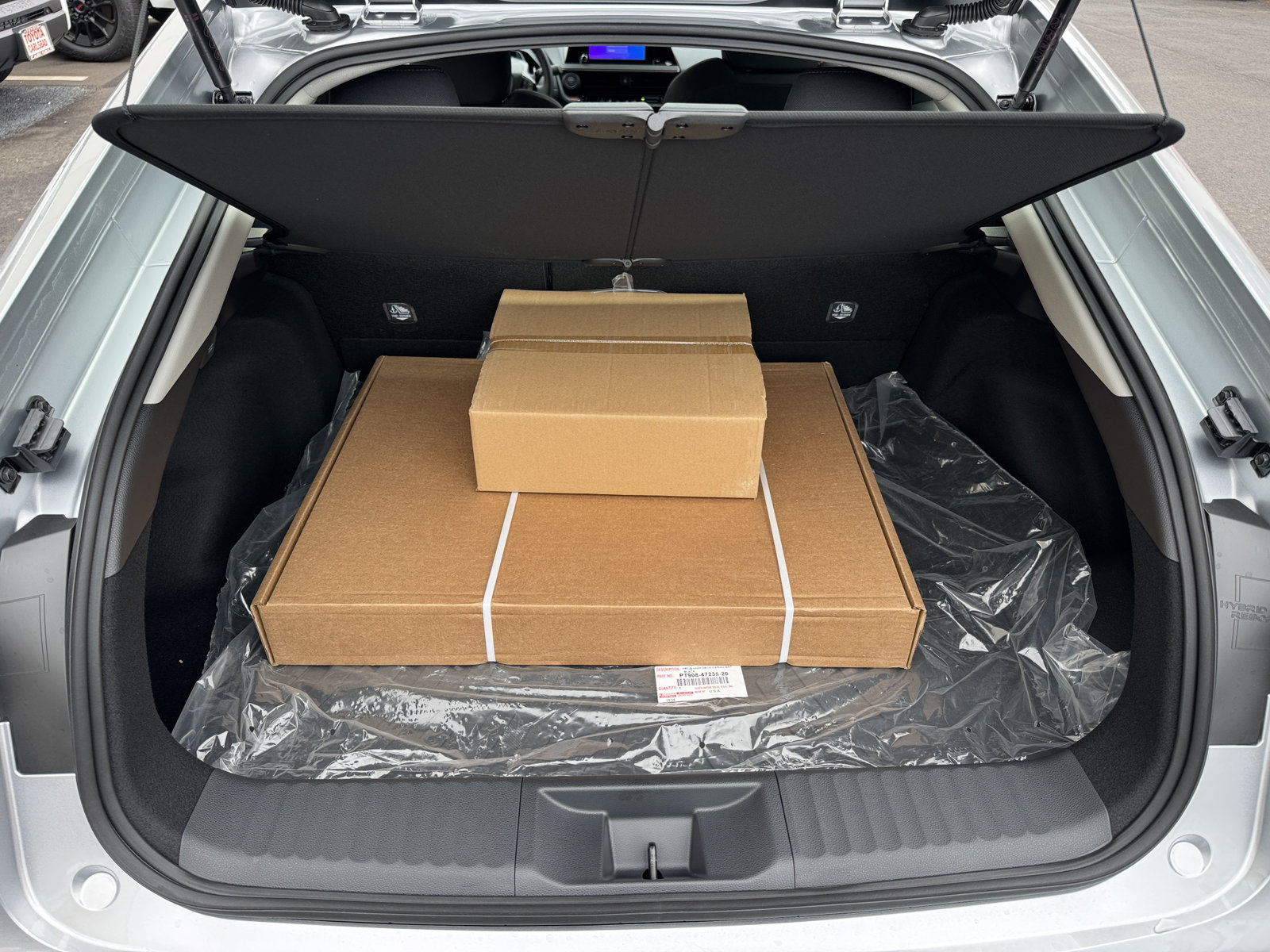 New 2027 Toyota Prius Plug-In Hybrid FWD image 9