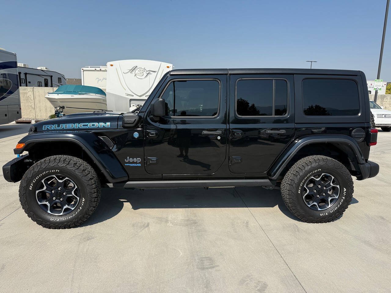 Used 2022 Jeep Wrangler Unlimited Rubicon 4xe w/ Steel Bumper Group AWD/4WD image 6