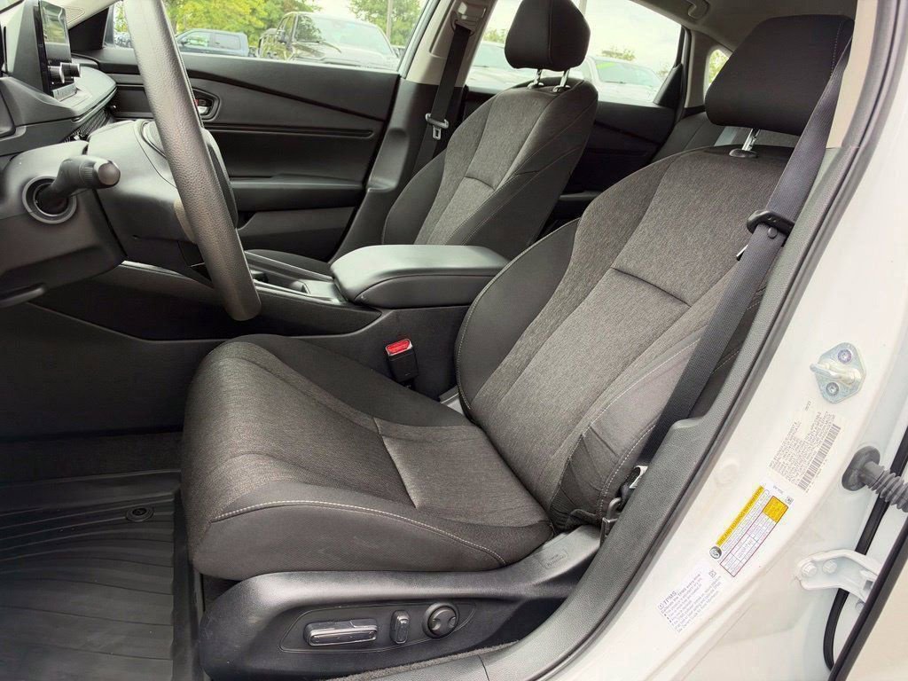 Used 2023 Honda Accord EX image 17