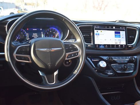 Used 2021 Chrysler Pacifica Pinnacle image 29