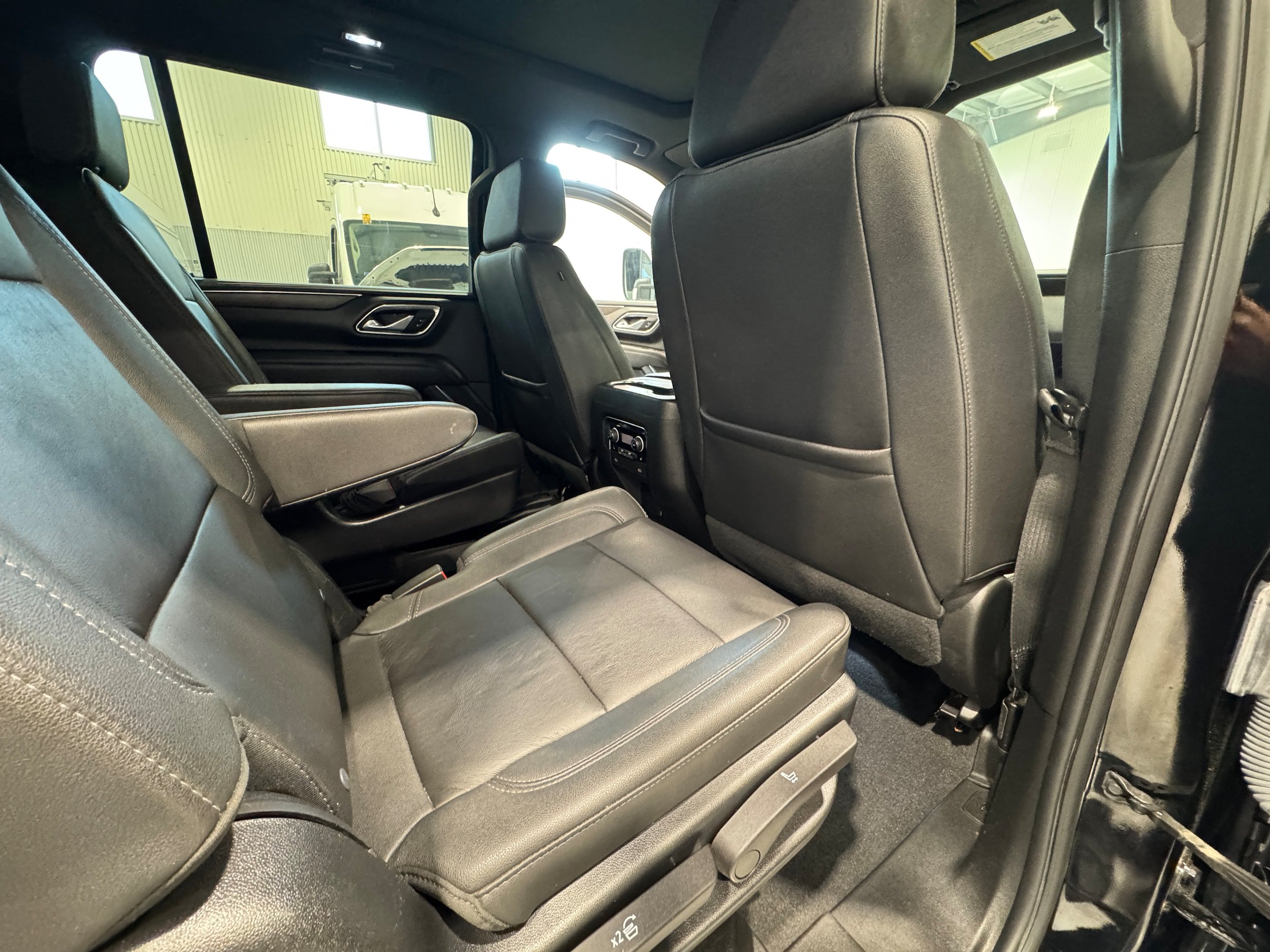 Used 2023 Chevrolet Suburban Z71 w/ Luxury Package AWD/4WD image 16