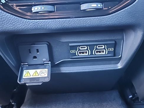 New 2025 Jeep Grand Cherokee Altitude image 4