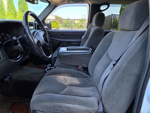 Used 2005 Chevrolet Silverado 2500 LS w/ Heavy-Duty Power Package AWD/4WD image 9