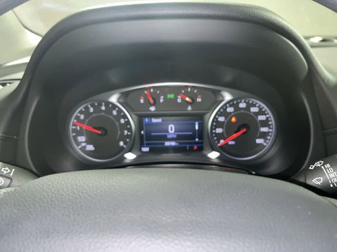 Used 2023 GMC Terrain SLE w/ Driver Convenience Package image 17