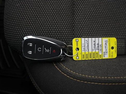 Used 2021 Chevrolet Traverse LT image 8