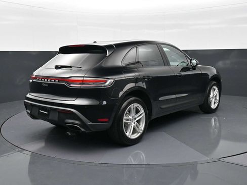 Certified 2024 Porsche Macan AWD/4WD image 23
