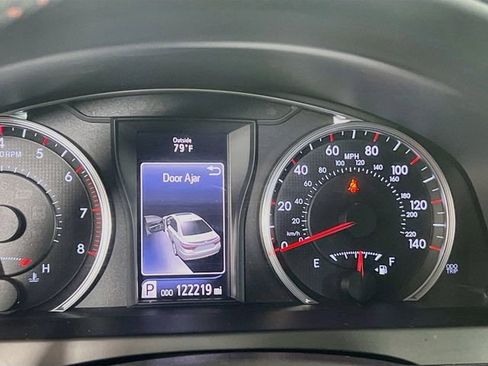 Used 2015 Toyota Camry XSE FWD image 10