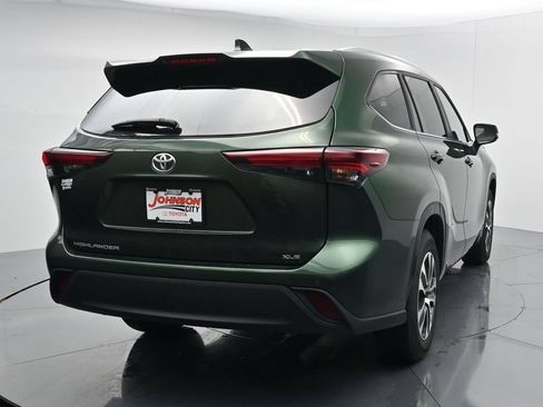 Used 2024 Toyota Highlander XLE FWD image 6