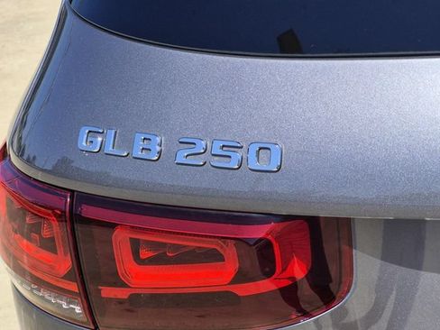 Used 2023 Mercedes-Benz GLB 250 image 11