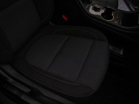 Used 2021 GMC Acadia SLE image 16