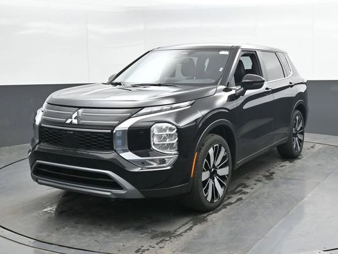 Used 2025 Mitsubishi Outlander AWD image 5