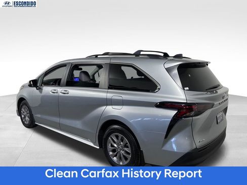 Used 2025 Toyota Sienna LE w/ LE Plus Package FWD image 3