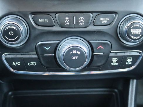 Used 2020 Jeep Cherokee Latitude AWD/4WD image 18